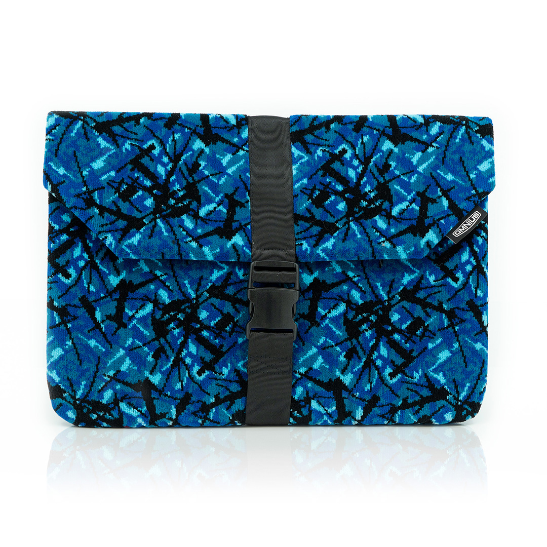 OMNIUS LAPTOPHOES GROOT - BLAUW PLUCHE - CLIPSLUITING