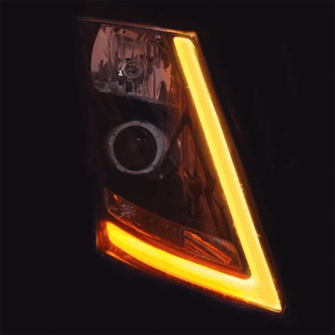 SCHAKELBARE DAGRIJVERLICHTING VOLVO FH4 - ORANJE/WIT - STROBOSCOOP